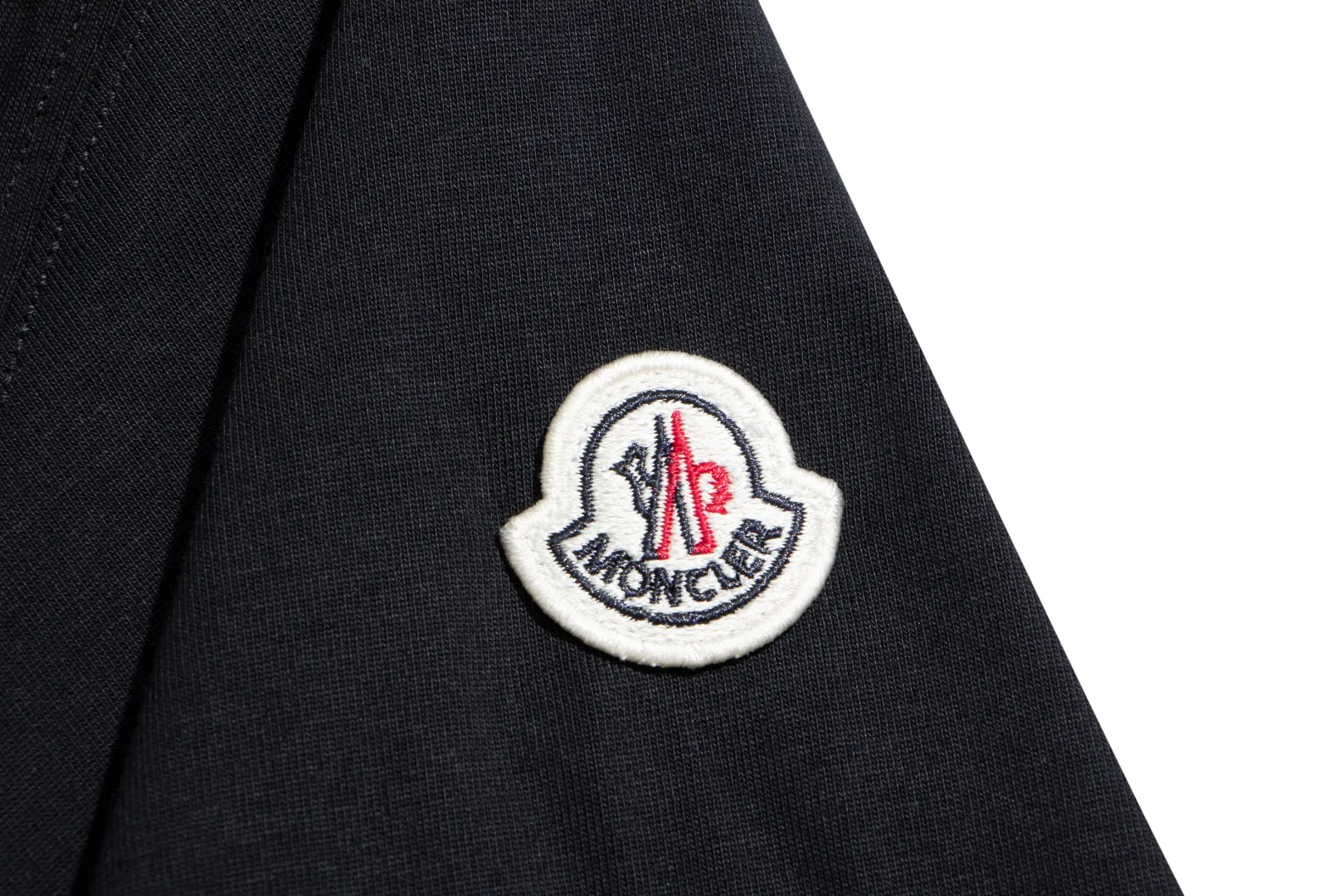 Quality《Moncler~ 》2024New Arrival T , Versatile Quality . ‼ 32 250G ‼ T 🤪 Sizes：S-M-L-XL-2XL ：Black White 、 Same Style